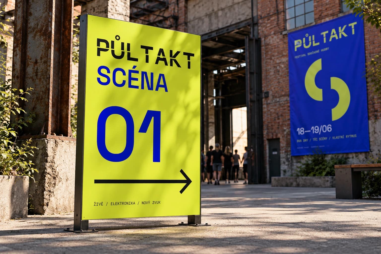 Modelový orientační panel PŮLTAKT s číslem scény a šipkou